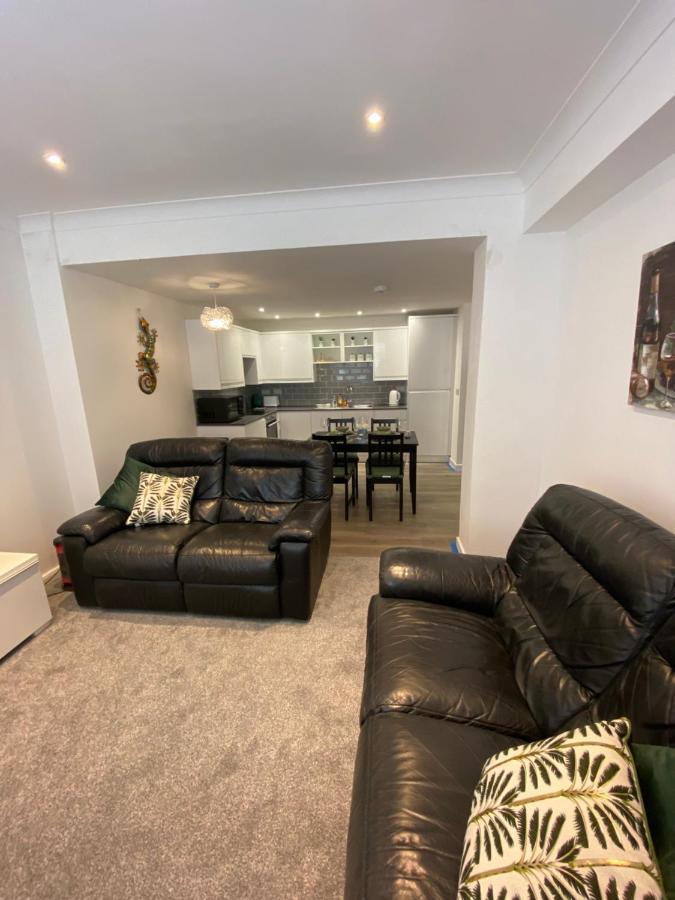 Modern 2 Bedroom Apartment, With Car Parking. Bitton Exterior foto